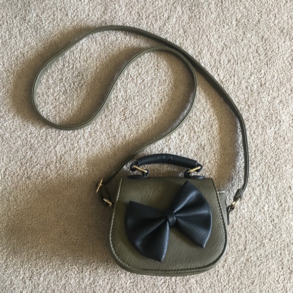 Green crossbody with black bow - Picture 2 of 6